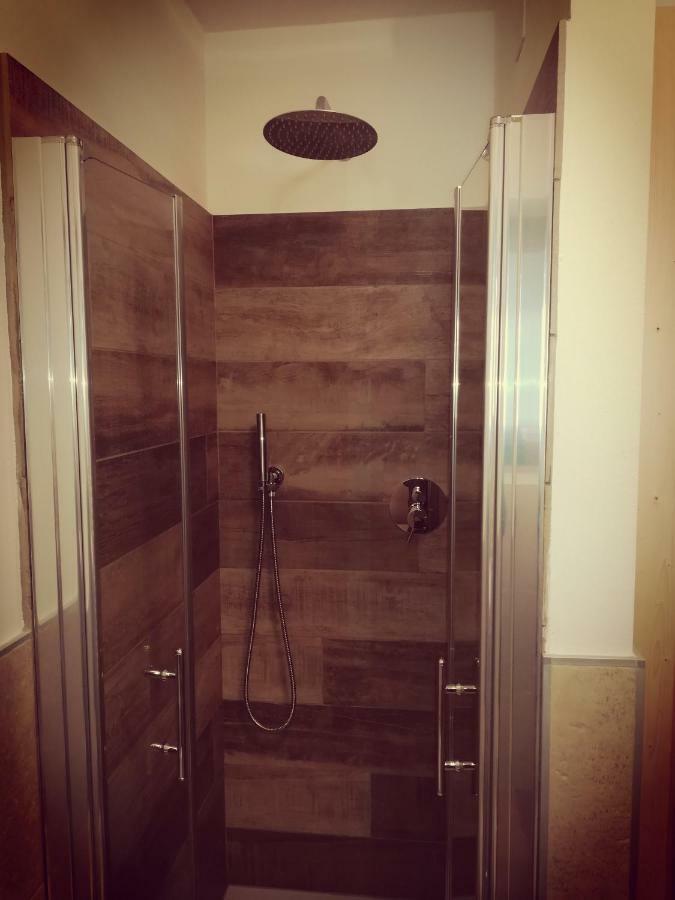 Rele B Apartment Temu Bagian luar foto